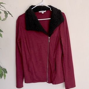 Womens Light Weight Jacket With Faux Fur Collar. Size M.